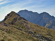 02 Sguardo indietro alla Cima delle galline a sx e Arera-Corna Piana a dx